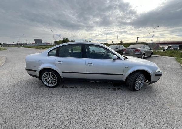 Volkswagen Passat cena 11900 przebieg: 312000, rok produkcji 2001 z Warszawa małe 37